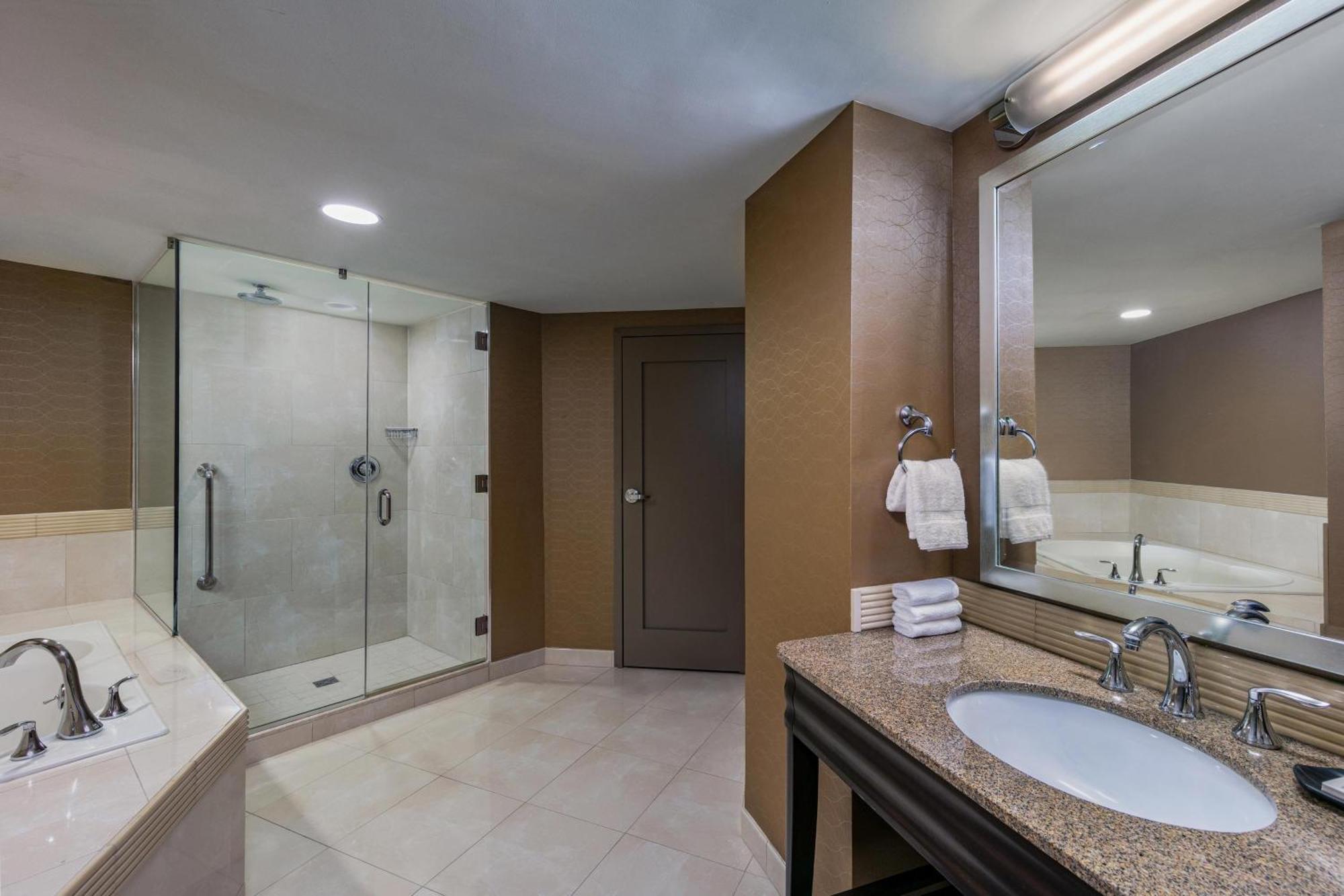 Sheraton Greensboro Exterior foto